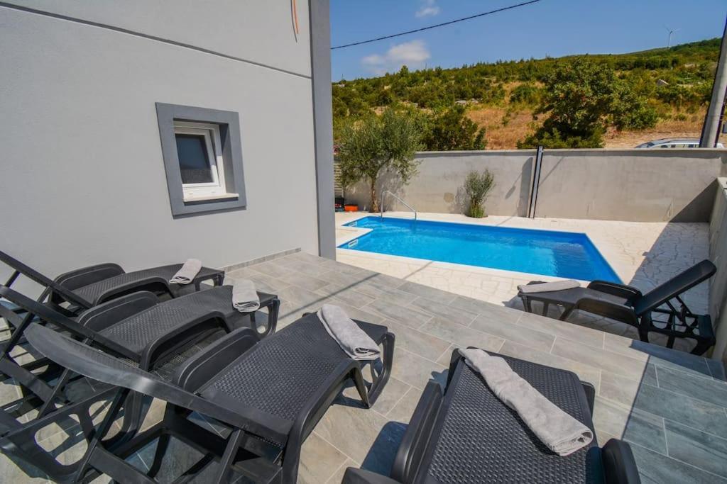 Villa With Amazing View And A Private Pool, Susnjar 1 Krusevo  Exterior photo