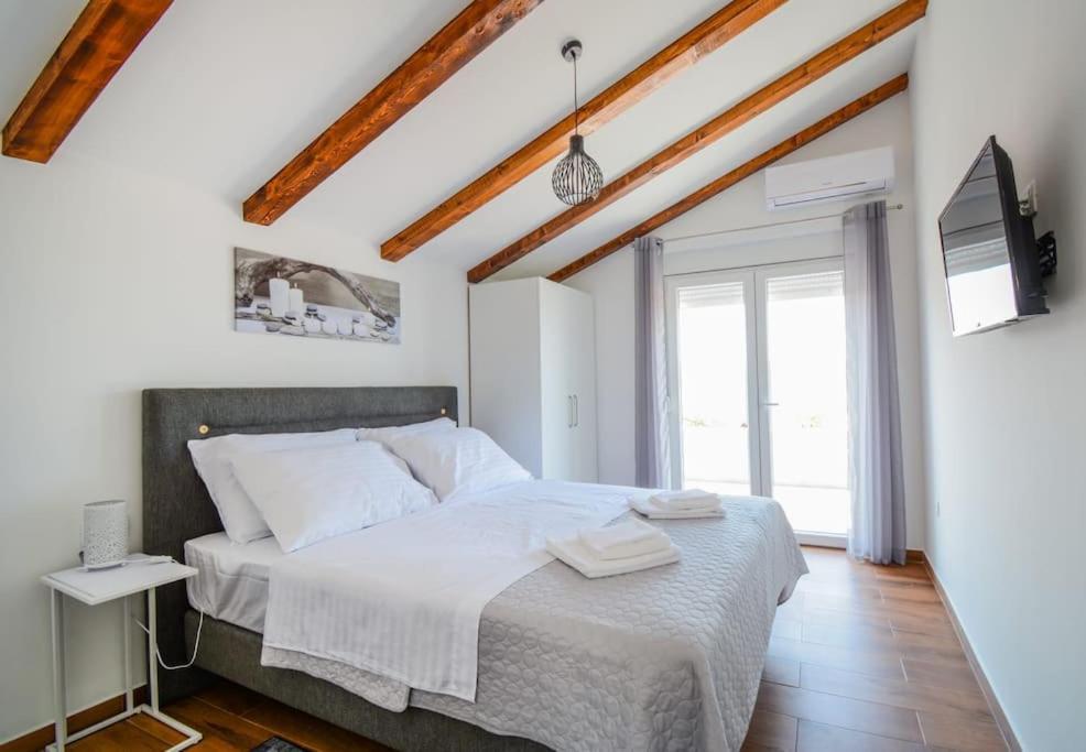 Villa With Amazing View And A Private Pool, Susnjar 1 Krusevo  Exterior photo